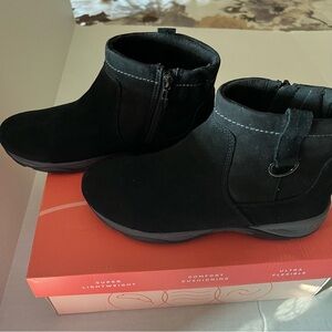NWT EASY spirit ankle boots